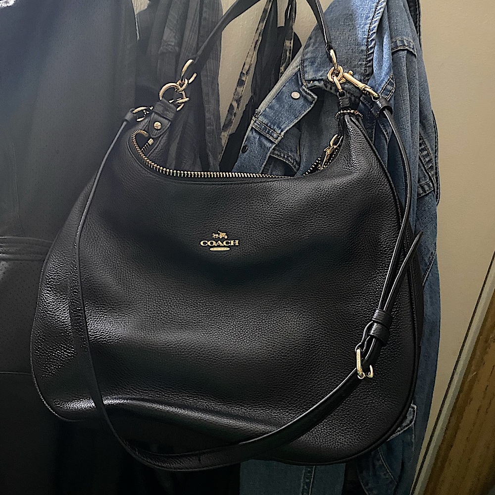 Black classic leather Coach bag/purse